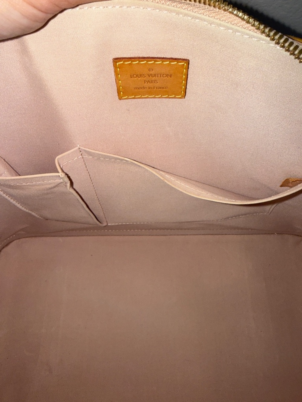 Louis Vuitton Vernis Alma GM Patent Leather bag in Beige - Picture 11 of 13